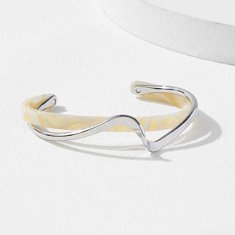 Bracelet Manchette Doré - Design Sculptural Moderne