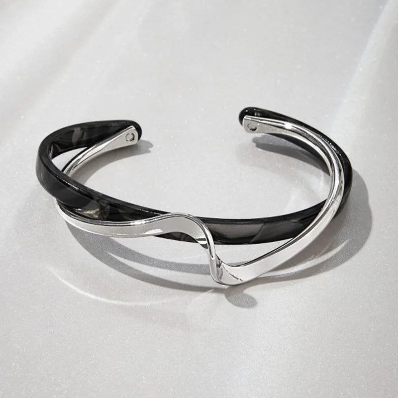 Bracelet Manchette Doré - Design Sculptural Moderne