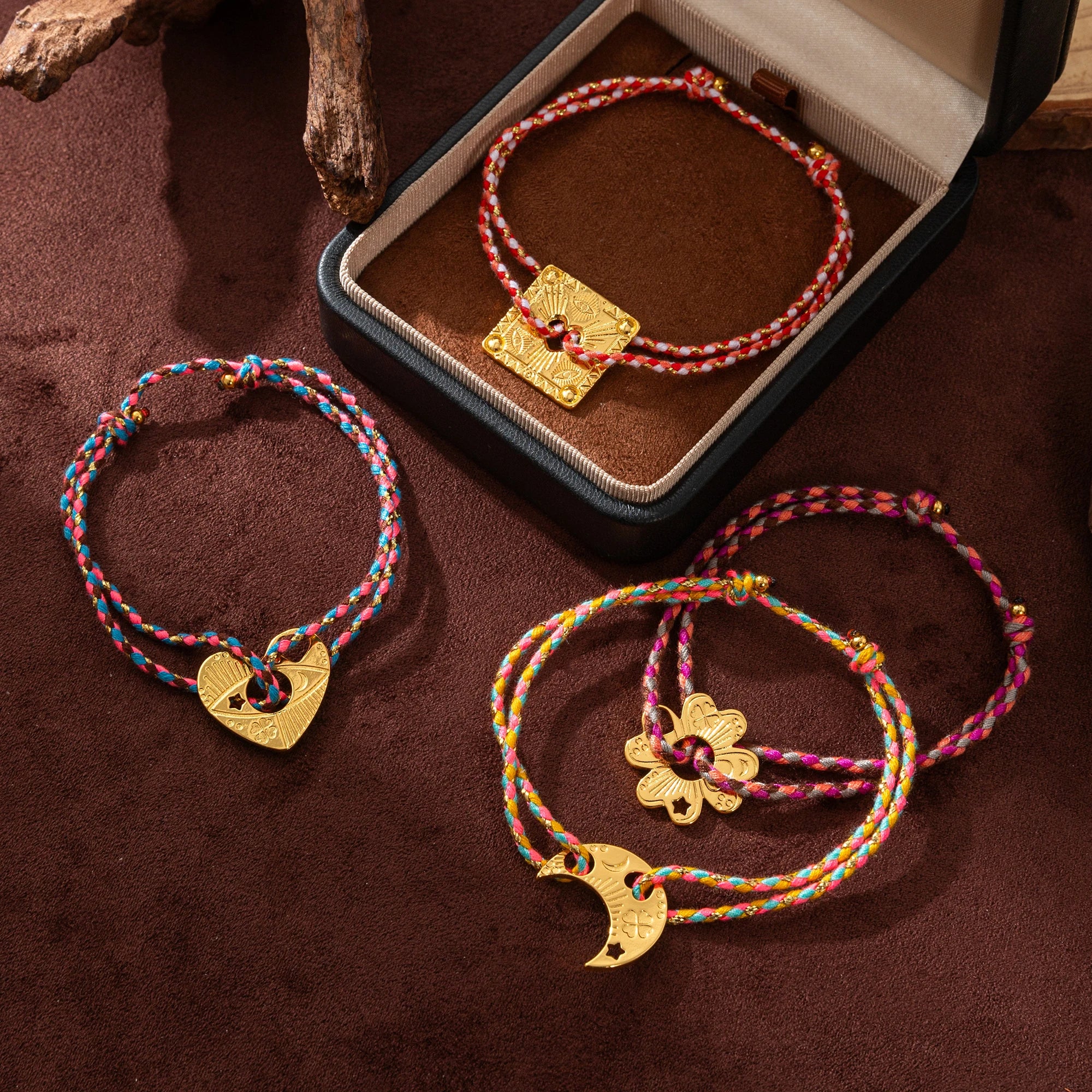 Bracelet Élégant à Charms Lune, Cœur & Trèfle